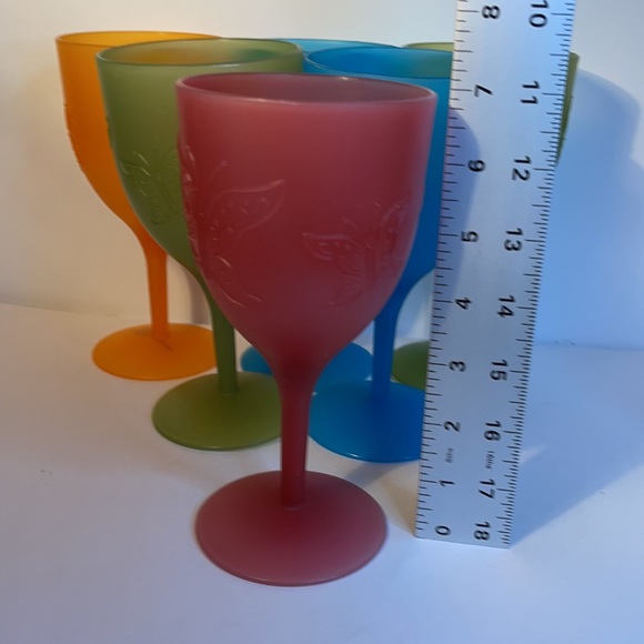 Wine glass set 6 plastic wine glasses for poolside or beach - Picture 6 of 7